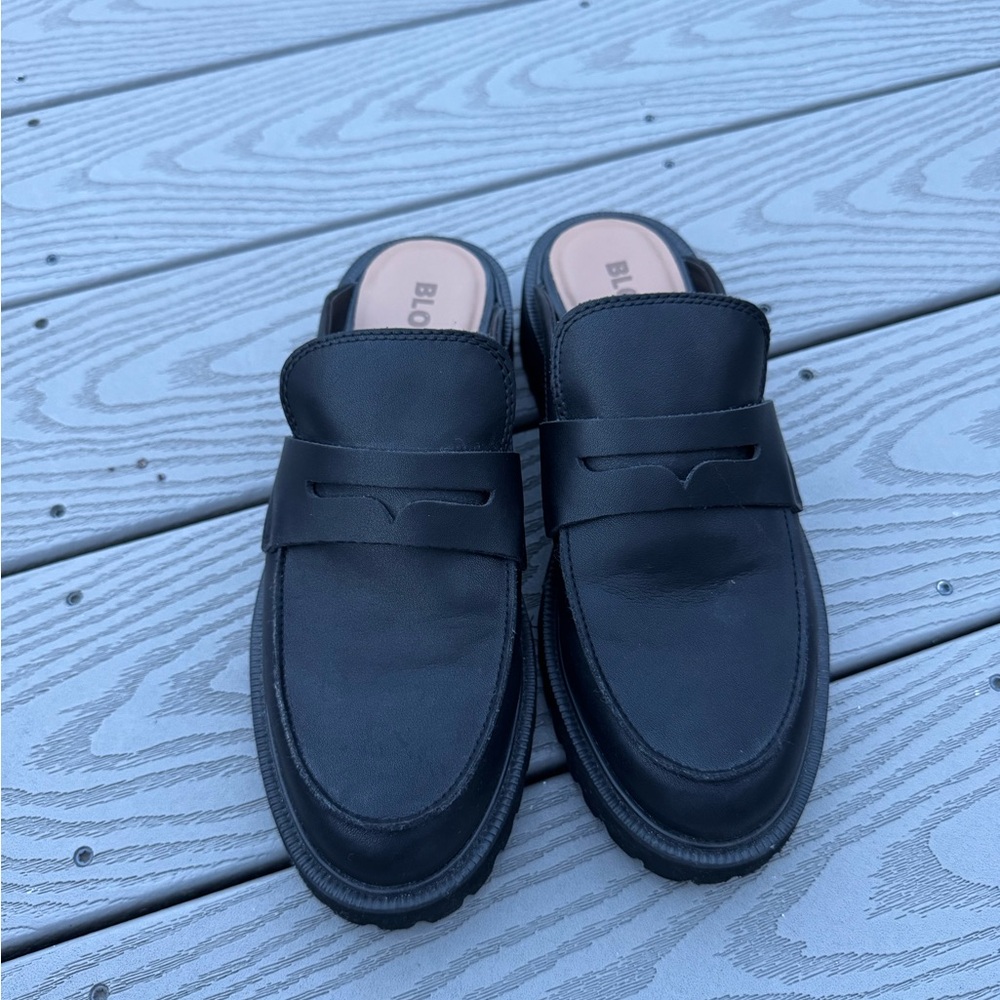 Blondo Black Leather Flats slip on